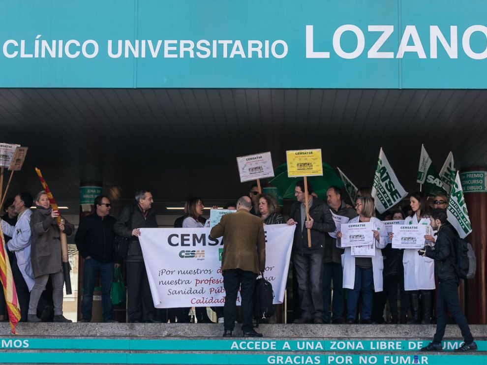 Imagen de los paros de 10 minutos en el hospital Clínico de Zaragoza.