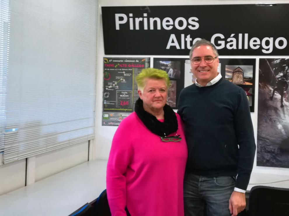 La presidenta de la asociación de empresarios Pirineos Alto Gállego y el presidente de la asociación provincial.