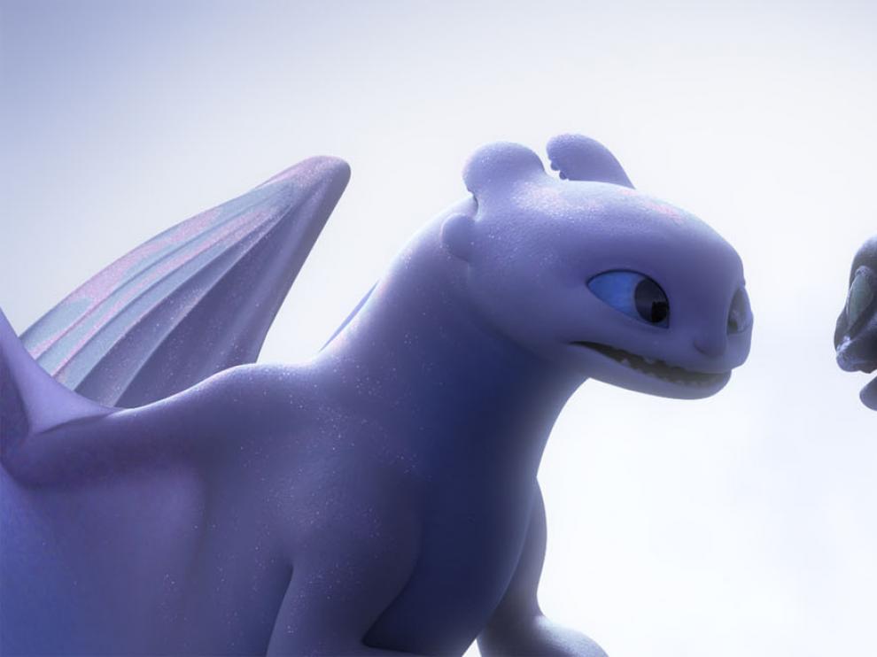 En la última parte de la trilogía 'Como entrenar a tu dragón' aparece una escurridiza dragona Furia Luminosa.