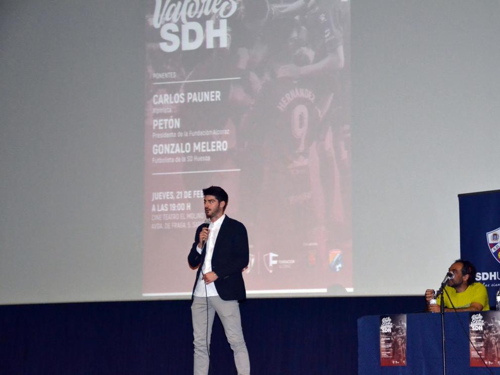 Gonzalo Melero, durante su charla en Sariñena.