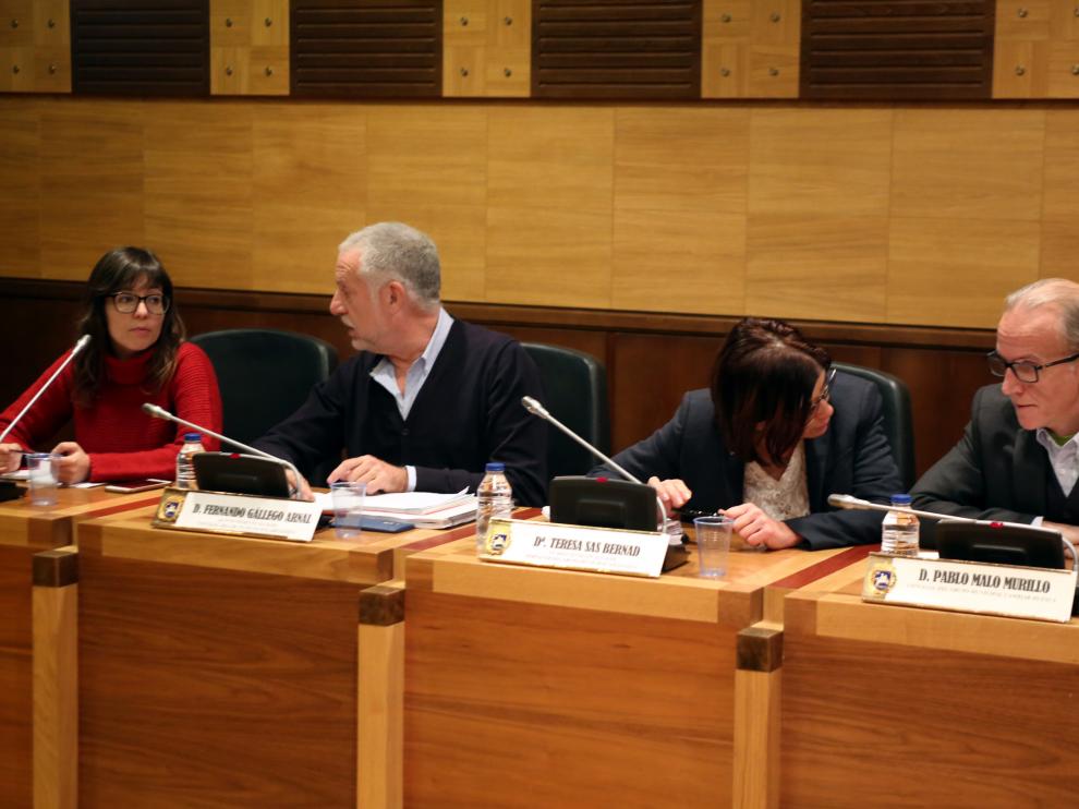 El presidente de la comisión de investigación en la primera sesión