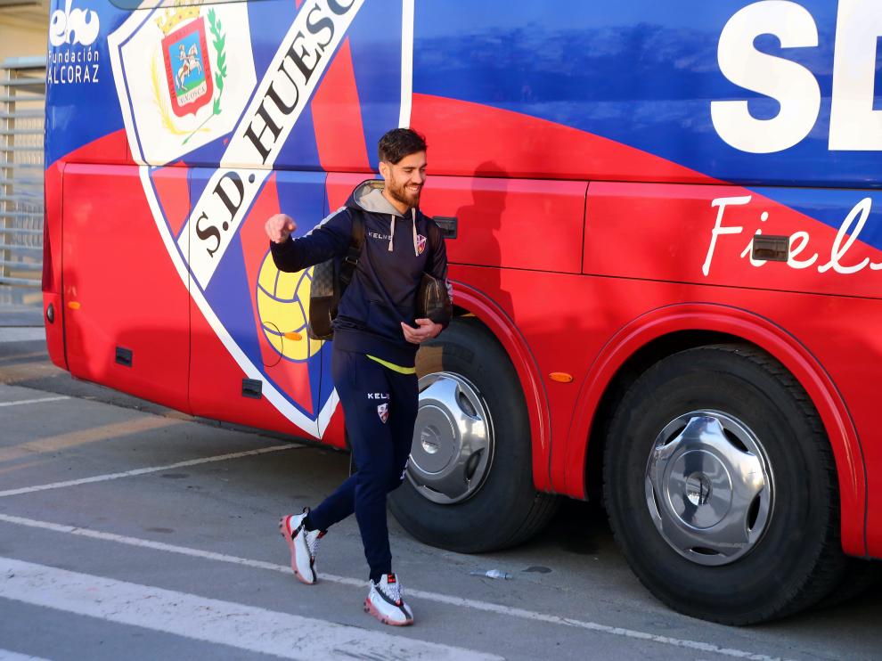 Roberto Santamaría, antes de montarse al autobús para viajar a Barcelona.