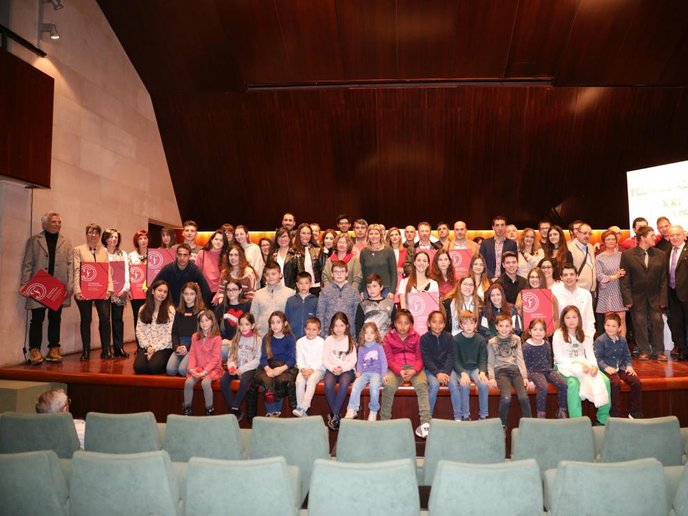 Foto de familia de los premiados en todas las categorías