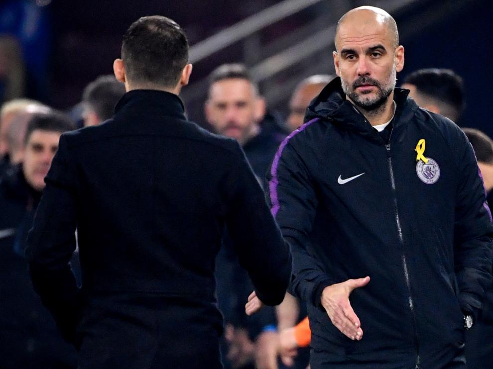 Pep Guardiola lució el lazo amarillo en el partido de 'Champions' frente al Schalke 04.