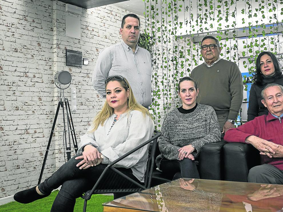 Ana Hernández, Haydeé Alegre y Luis Blanco, sentados. De pie, José Humberto Páez, Adalfredo Salazar y Matilde Hernández.