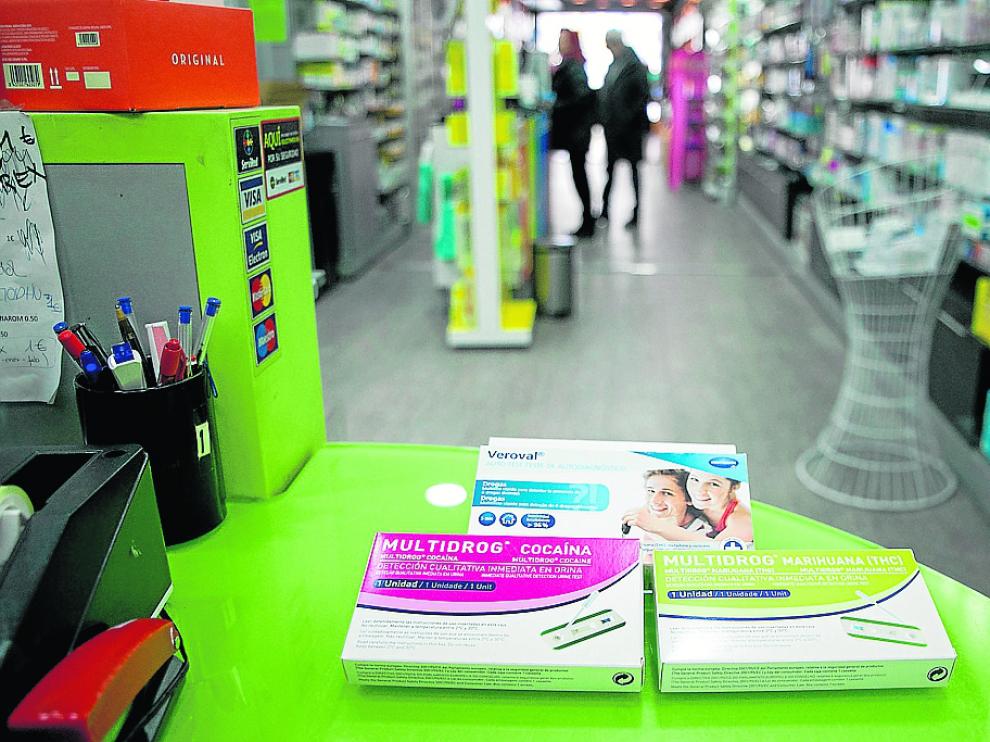 Algunos de los test más habituales para el control de drogas vendidos en farmacia.