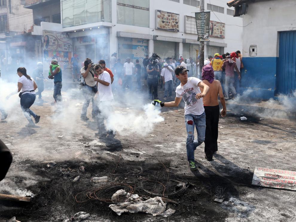Enfrentamientos en la frontera de Venezuela con Colombia
