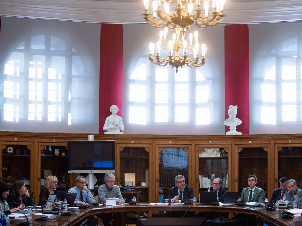 El rector de la Universidad de Zaragoza, José Antonio Mayoral, con su equipo en el último Consejo de Gobierno