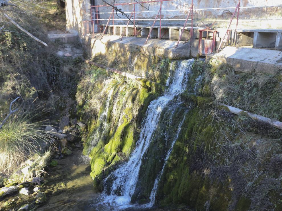 El agua fluye a 705 metros de altitud en Fuenmayor