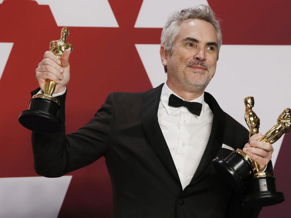 Alfonso Cuarón con sus tres estatuillas.
