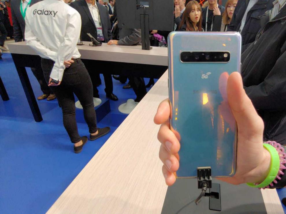 Samsung mostró su S10 5G con un montón de cámaras, pantalla enorme y gran batería