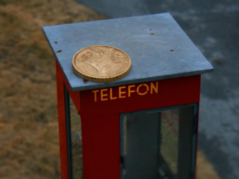 Cabina de teléfonos en miniatura... o no.
