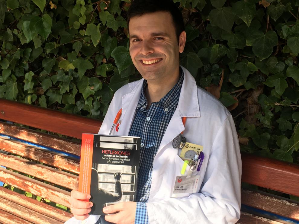 El doctor José Luis Bonafonte, médico geriatra del Hospital San Juan de Dios de Zaragoza.
