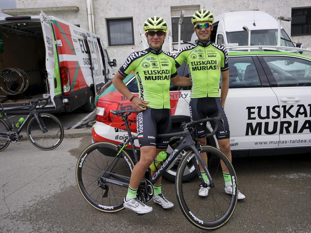Fernando Barceló y Sergio Samitier, en la salida de la última Vuelta a Aragón.