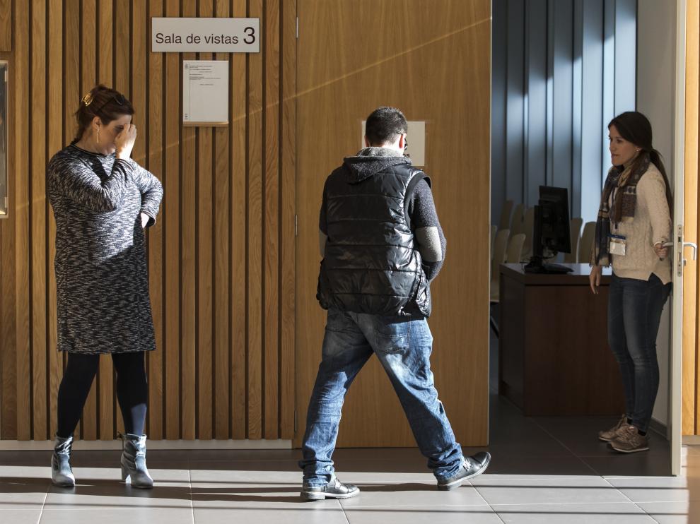 El acusado, este lunes, entrando en la sala de vistas de la Audiencia Provincial. JUICIO POR AGRESION SEXUAL CONTRA FRANCISCO JAVIER S. G. / AUD