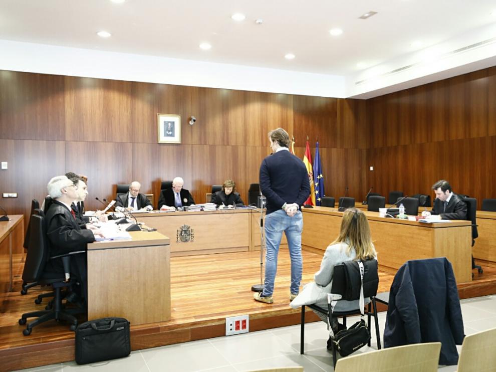 Los acusados, ayer, declarando en la Audiencia Provincial de Zaragoza.