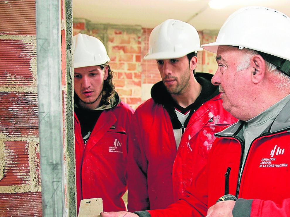 Alumnos de Formación Profesional en el centro de la Fundación Laboral de la Construcción en Villanueva.