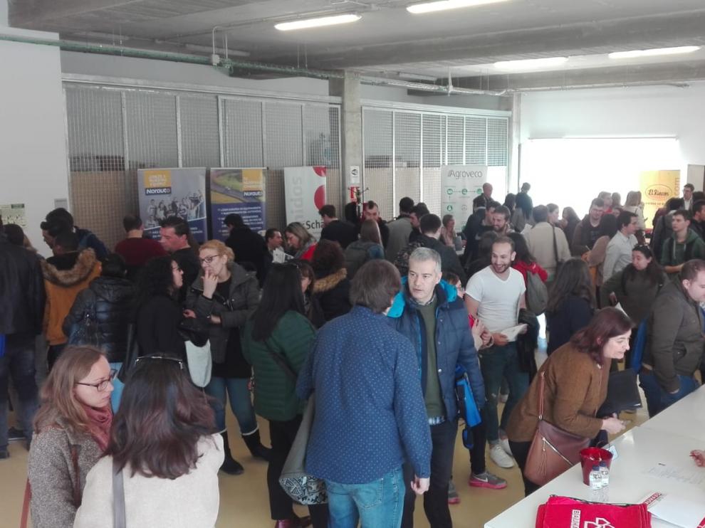 El encuentro con empresas ha atraído a numerosas personas.