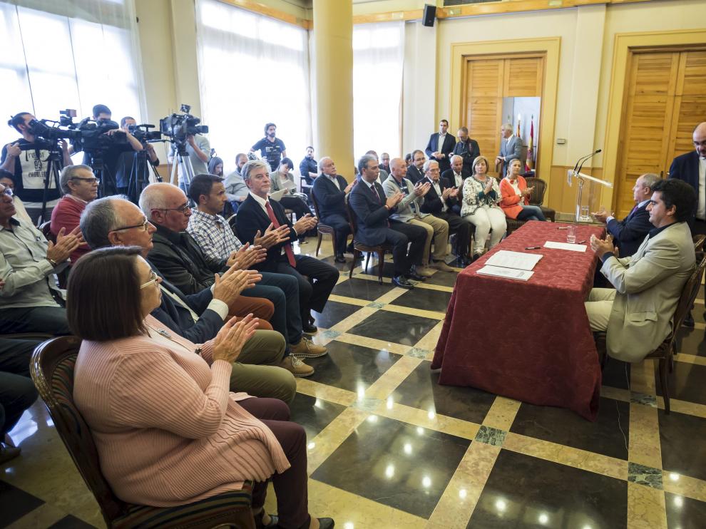 Firma del acuerdo entre el Gobierno de Aragón y los municipios que compondrán la Comarca Central.