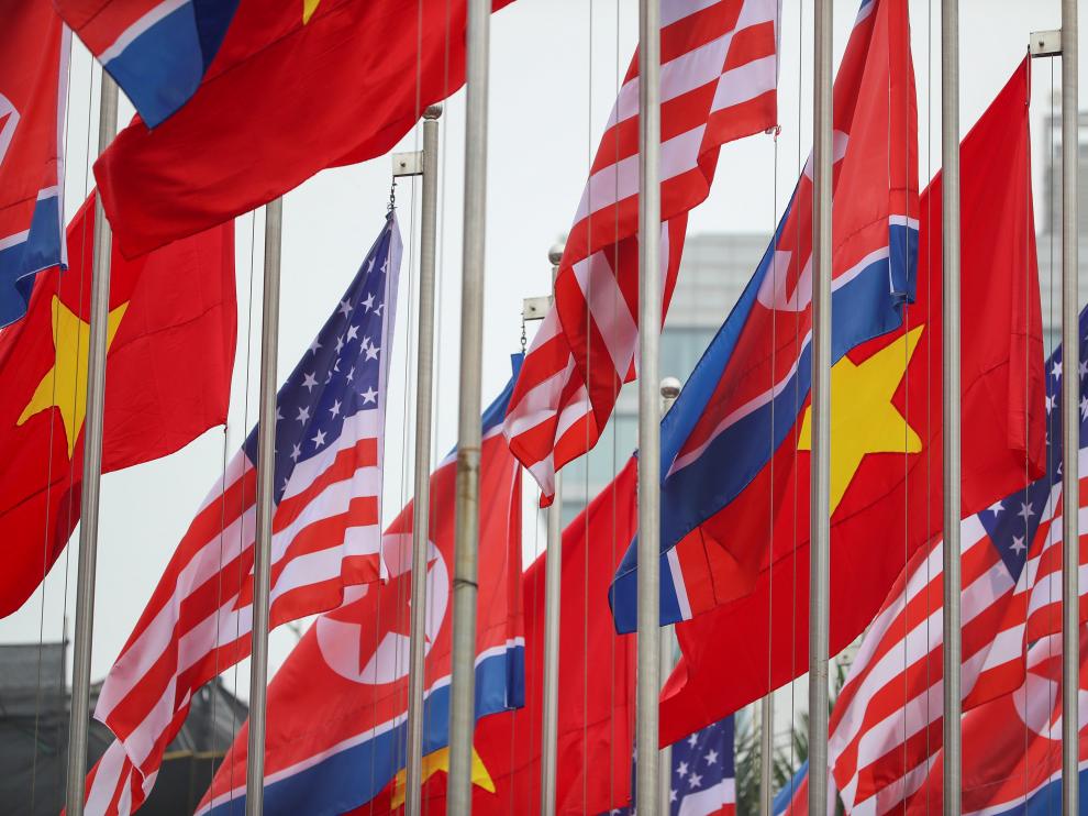 Banderas en Hanói para saludar la visita de Donald Trump y Kim Jong-un.