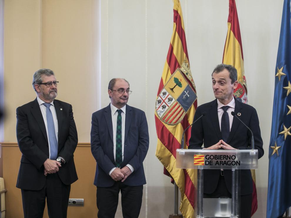El ministro Pedro Duque, con los firmantes del Pacto de la Ciencia.