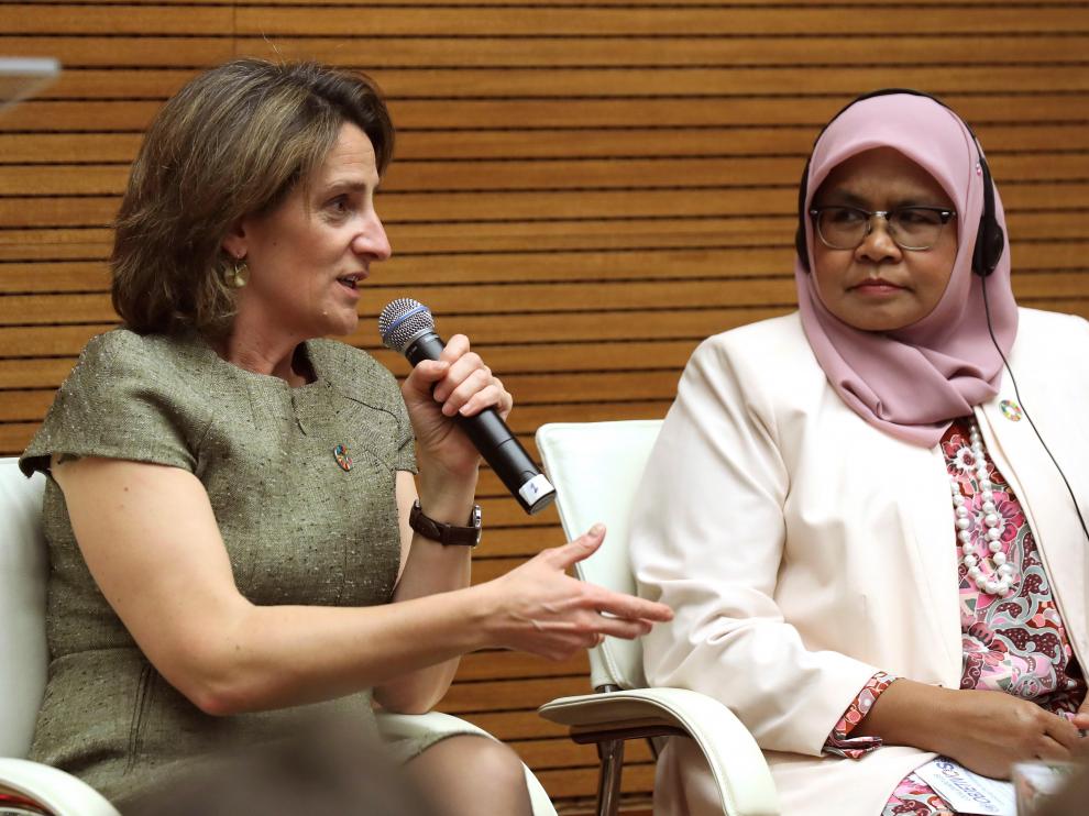 Teresa Ribera y Maimunah Mohd Sharif, este martes.