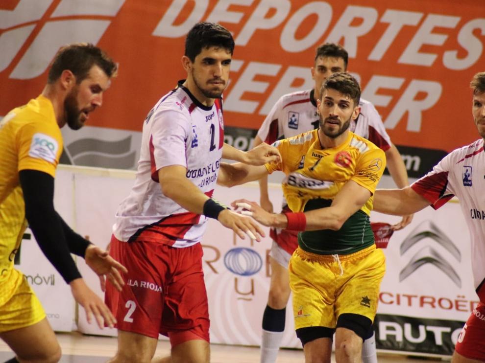 Gerard Carmona, en el partido entre el Bada Huesca y el Logroño.