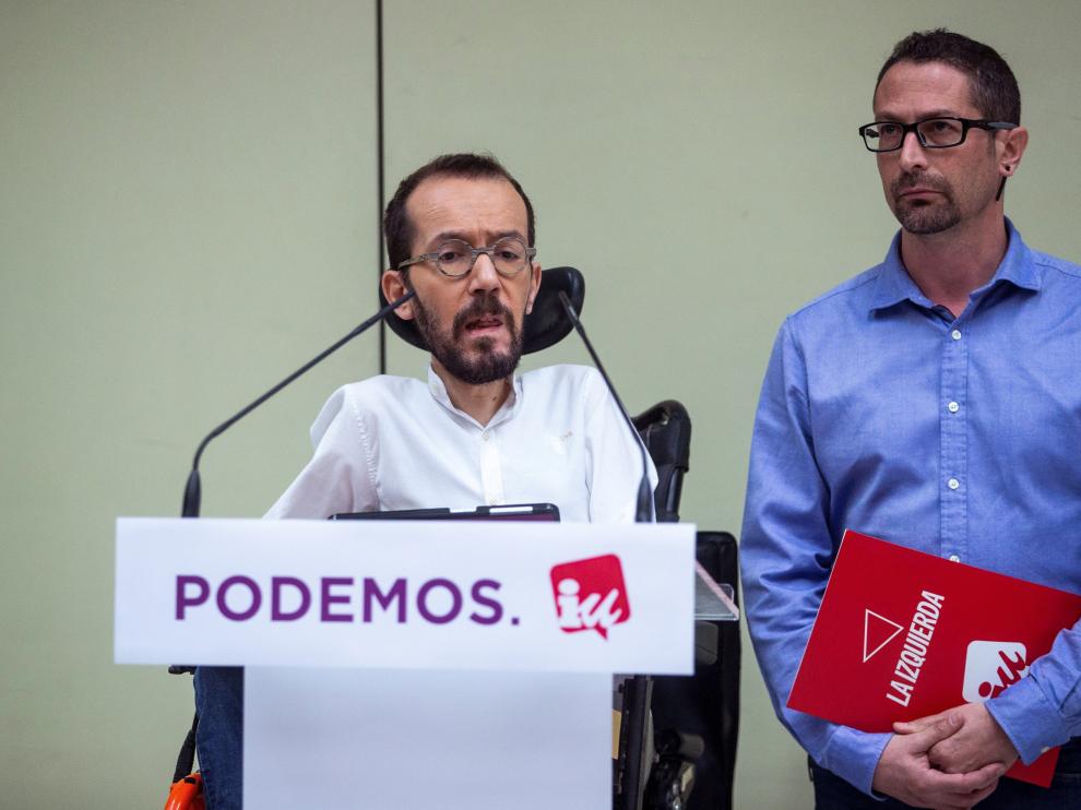Pablo Echenique e Ismael González en rueda de prensa en la sede de IU.