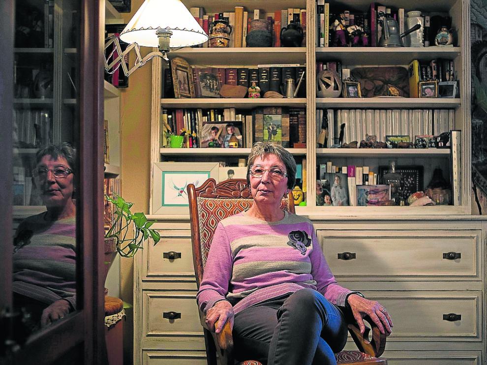 Carmen Navarro tiene a su madre, enferma de alzhéimer, en el llamado "limbo de la dependencia".