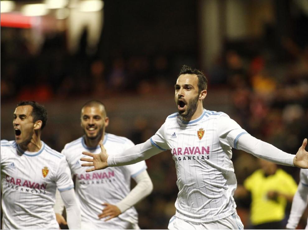 Celebración del último gol marcado hasta ahora por el Real Zaragoza. Fue en Lugo, en la noche del 9 de febrero, hace 20 días, 3 jornadas atrás. Lo marcó Guitián.