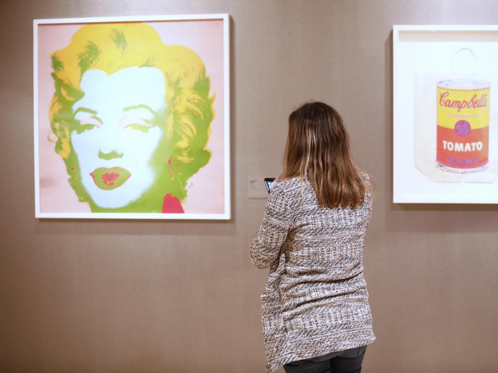 Algunas de las piezas icónicas de Andy Warhol, en la muestra.