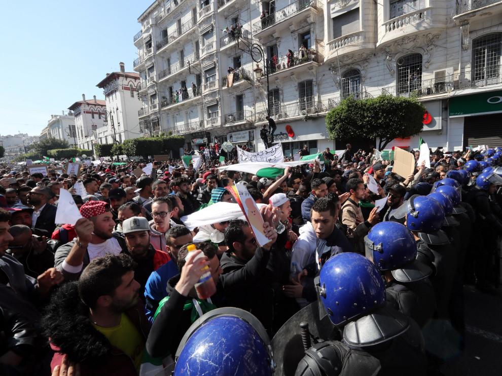 Protestas en Argelia por la decisión del octogenario presidente de presentar su candidatura a los comicios