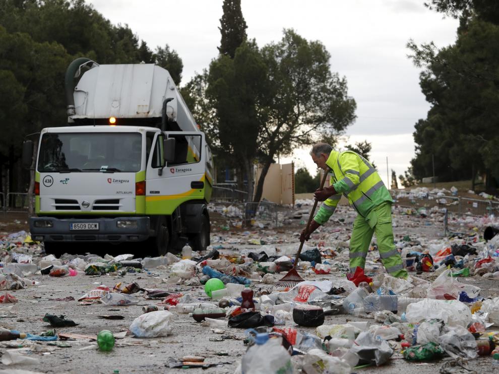 Recogida de basura tras el botellón de San Pepe 2018.