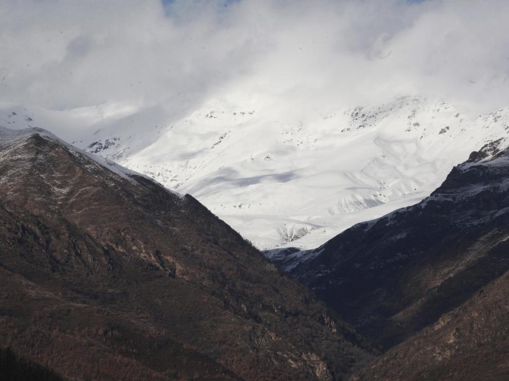 valle de castanesa al fondo /Javier Blasco/ 7-2-14