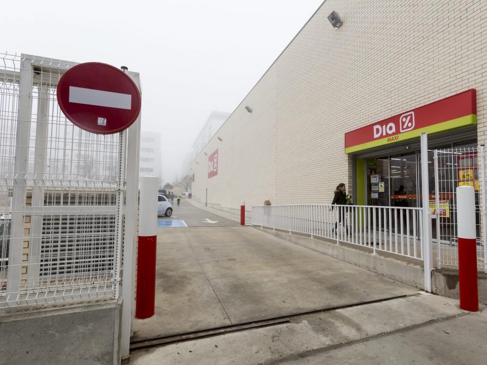 DIA, supermercado en paseo de los Olvidados 17 (Valdespartera), Zaragoza/ 26-12-2015 / FOTO: GUILLERMO MESTRE