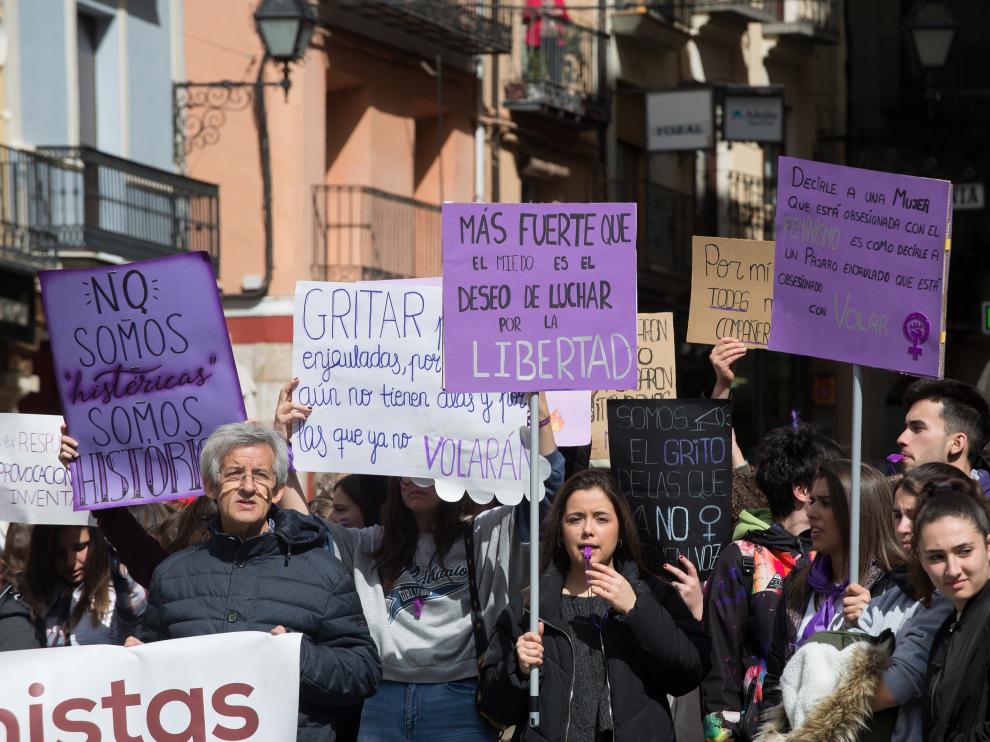 8-M: Teruel se tiñe de morado durante la huelga feminista.