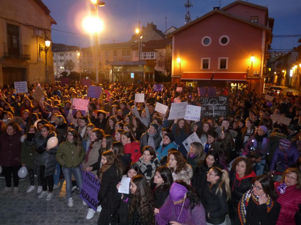 Concentración multitudinaria en Jaca por el 8-M, Día de la Mujer.
