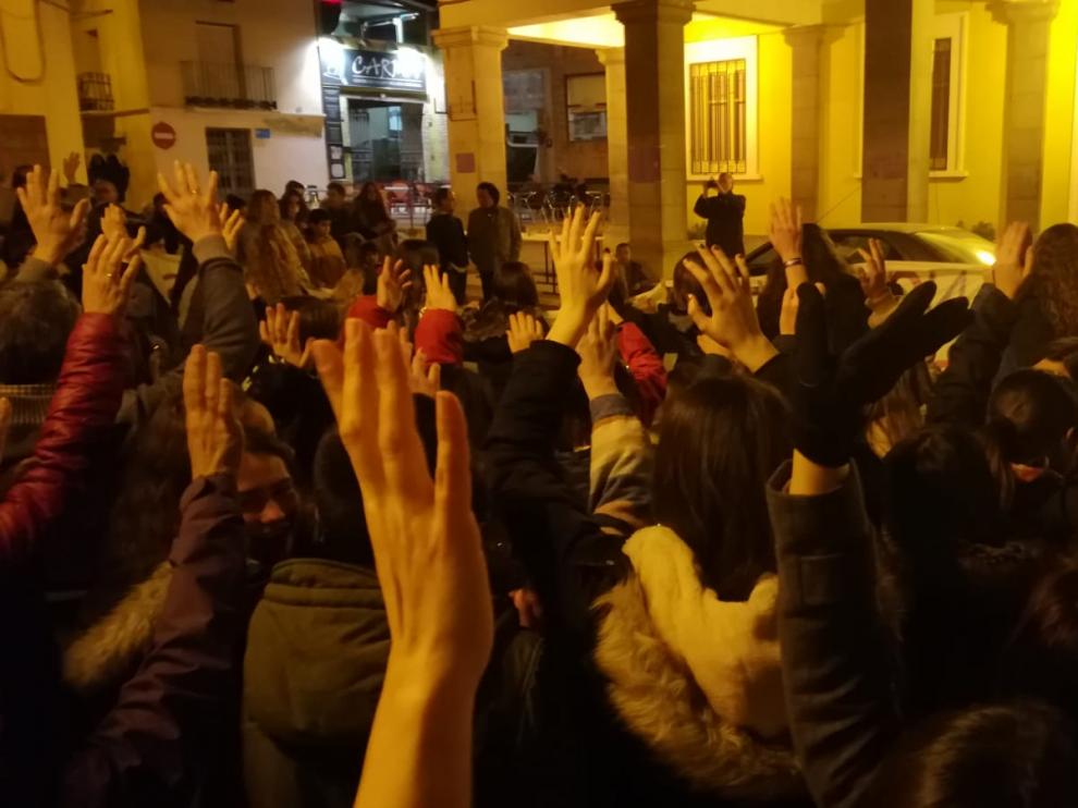 Concentración por el 8-M en Sariñena.