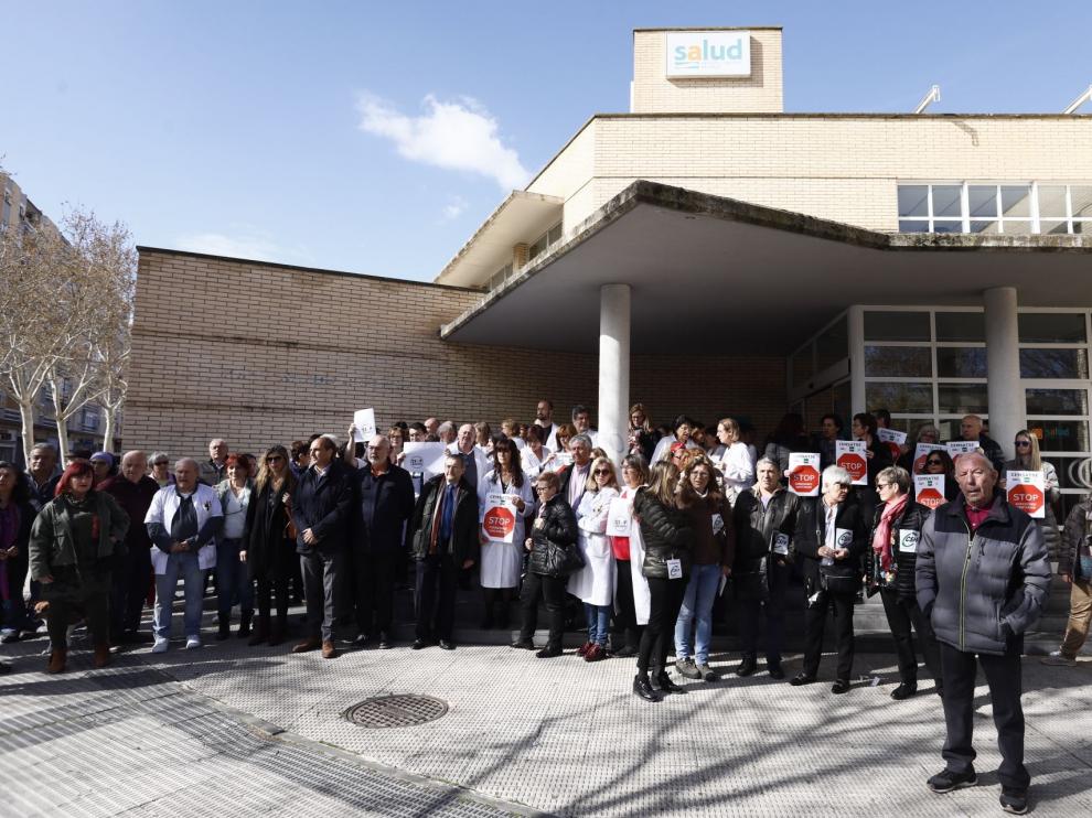 Concentración a las puertas de centros de salud.