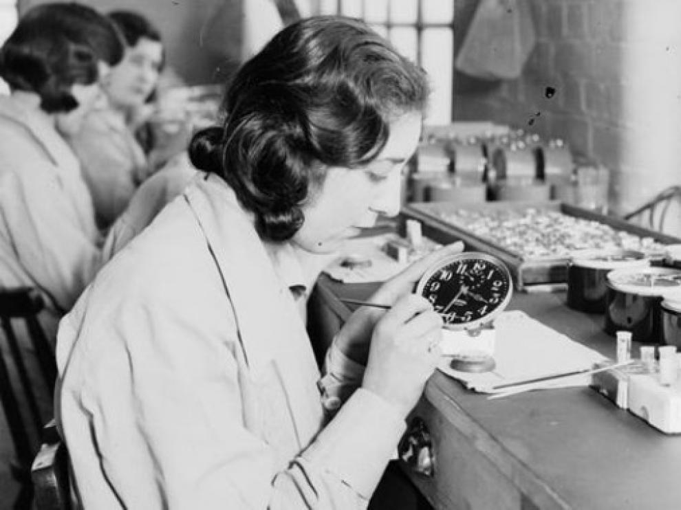 Una de las chicas del radio en la fábrica de Ingersoll en 1932.