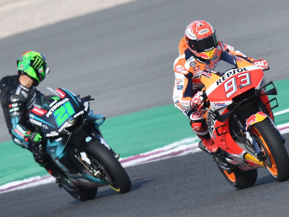 El piloto español Marc Marquez (de Repsol) junto al italiano Franco Morbidelli, este sábado, en Catar.