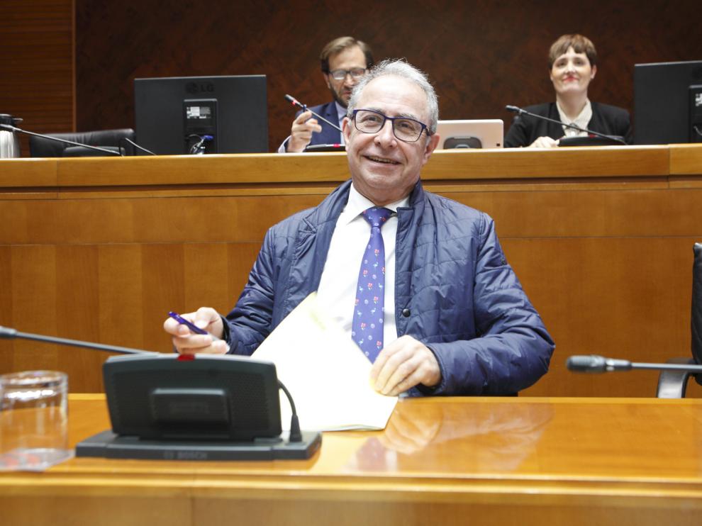 Comparecencia de Fernando Gimeno, este lunes, en la comisión de Hacienda de la Cámara autonómica.