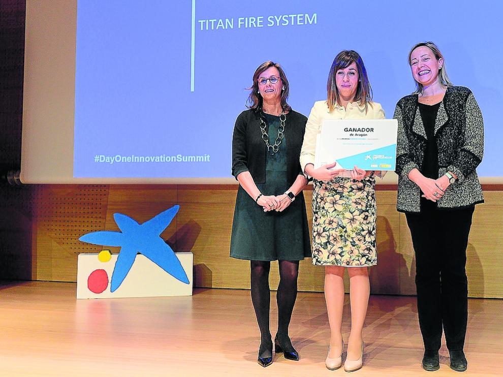 Cristina González Viu, Carolina Vilas (Titan Fire System) y la consejera Marta Gastón.