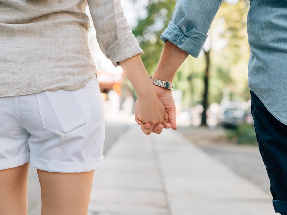 holding-hands-1149411_960_720