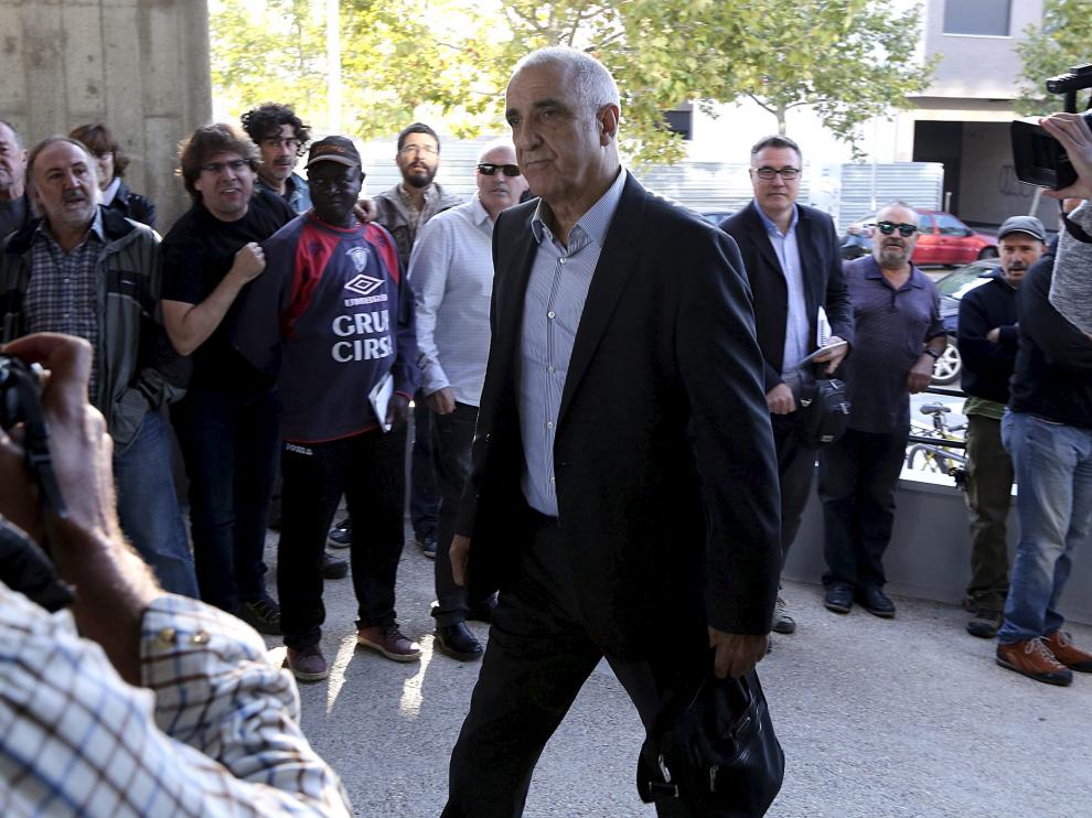 Victorino Alonso entrando en el Palacio de Justicia de Huesca para el juicio, en 2017.