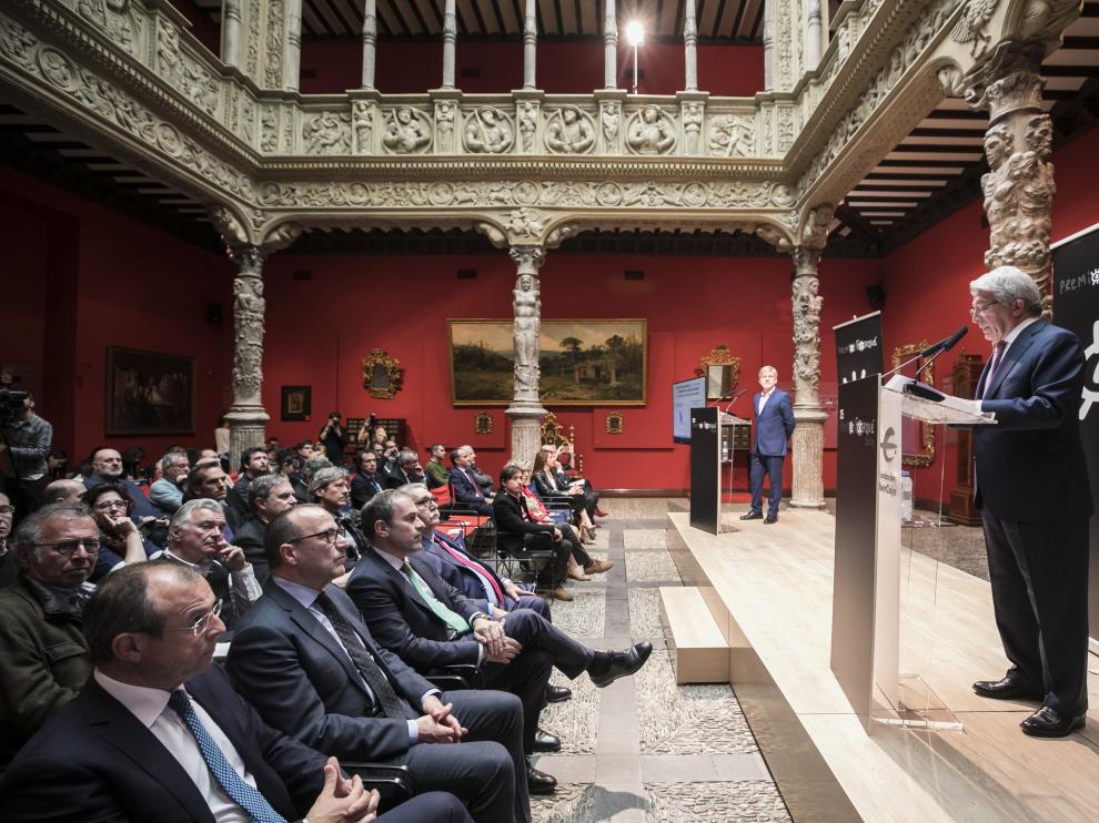 Enrique Cerezo, este jueves, en el Patio de la Infanta de Zaragoza.