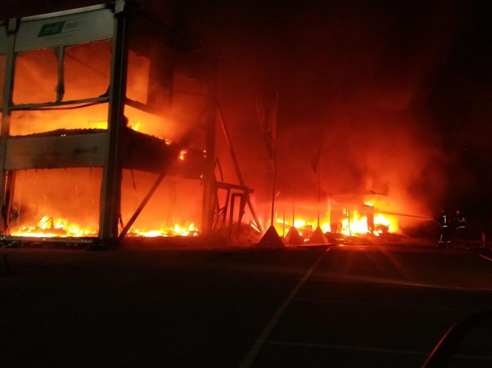Un incendio calcina 23 motos de competición en el Circuito de Jerez.
