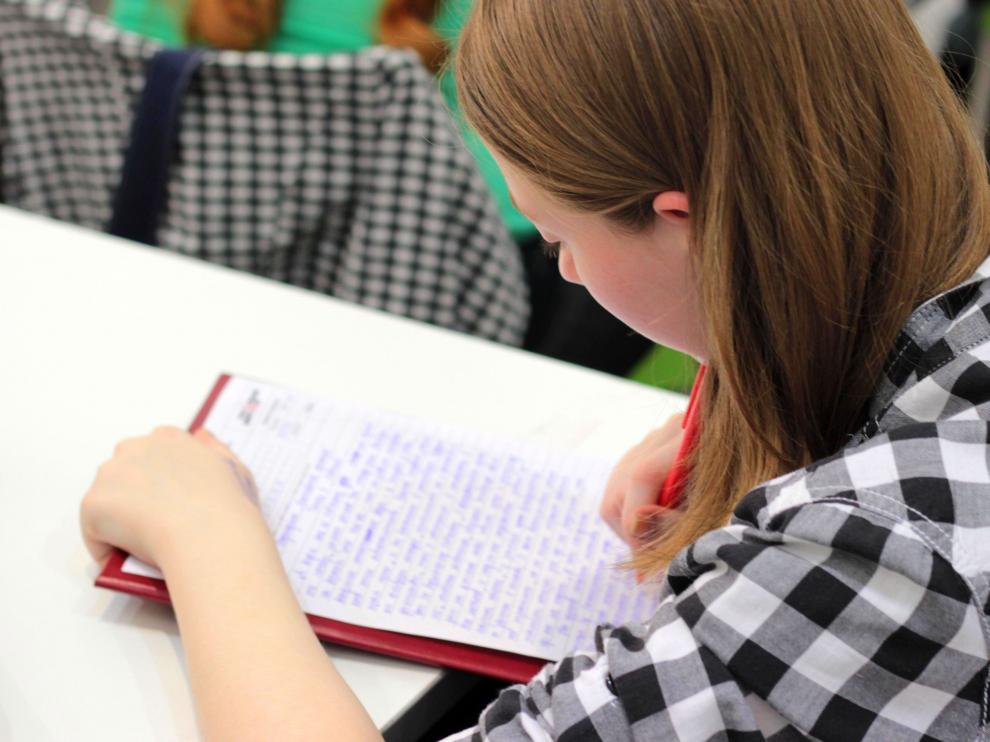 writing-person-pen-reading-pattern-student-1067690-pxhere.com