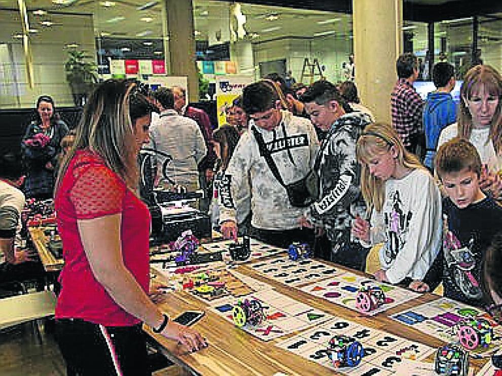 Concursos, talleres y charlas protagonizaron un entretenido Arduino Day en Hiberus Ecosystem.