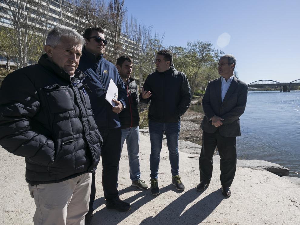 Samper, Alcubierre, Valero, Roche y Gómez, ayer en la ribera del Ebro en Zaragoza